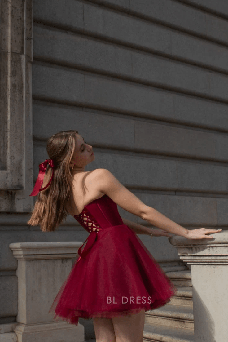 Charming A-Line Strapless Corset Bodice Deep Red Short Homecoming Dress Women