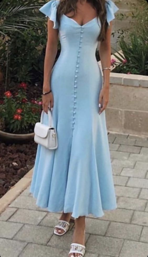 Light sky blue A-line V-neck sleeveless prom dress.