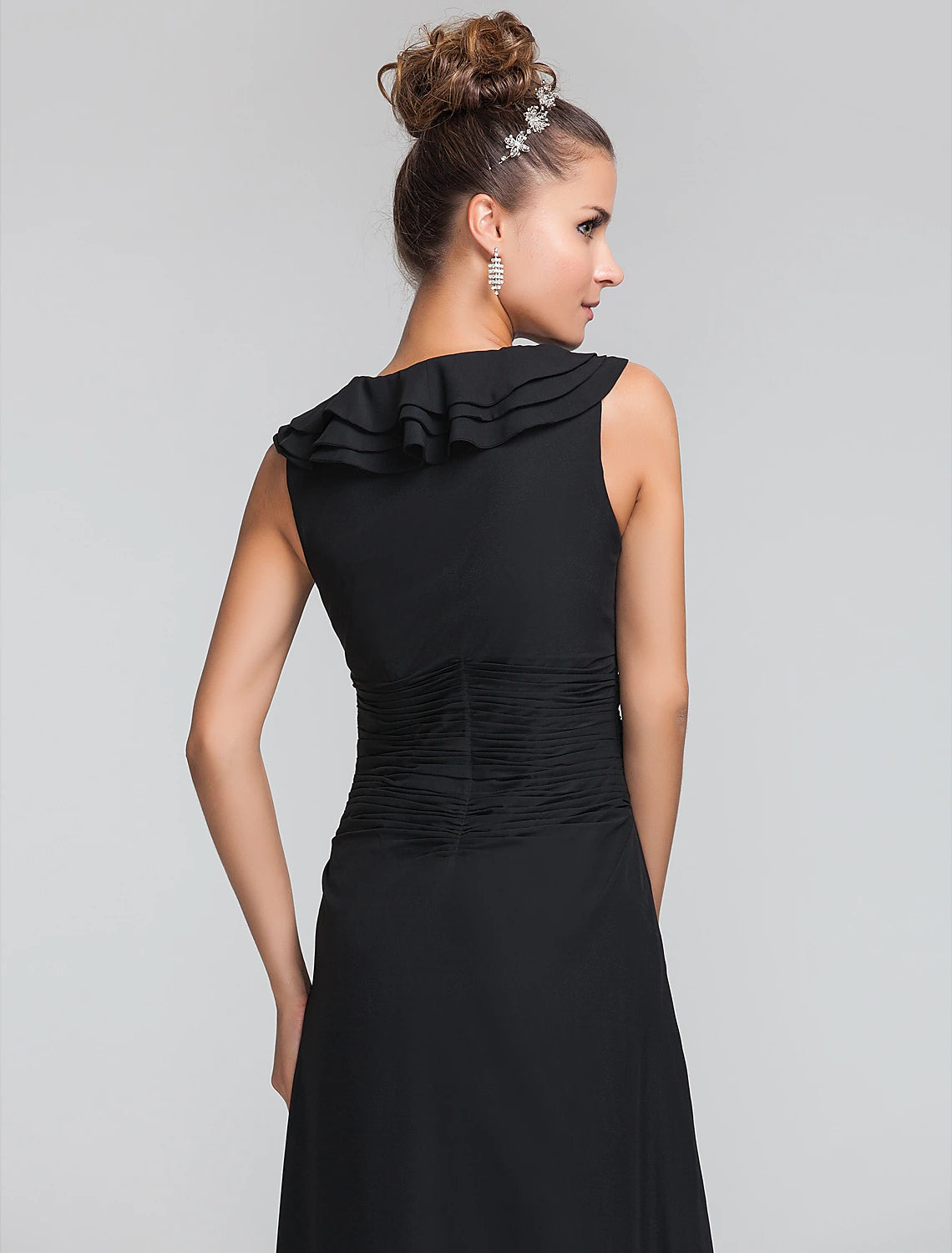 Chiffon gown with a square neckline and delicate straps.