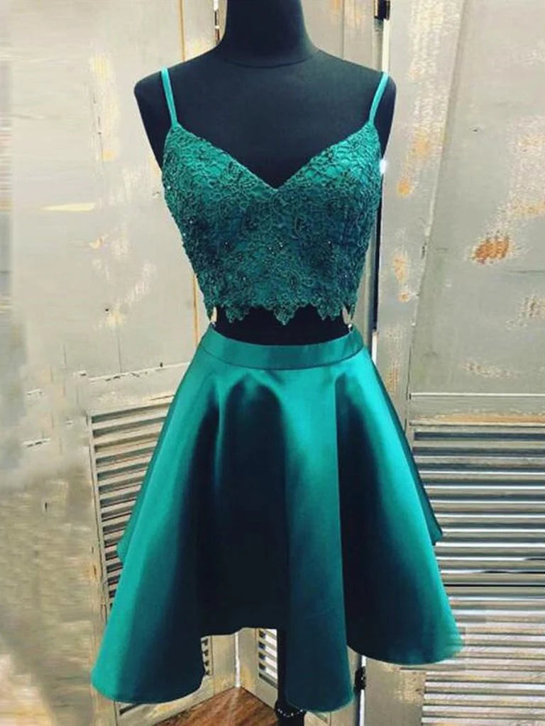 Model wearing a chic two-piece V-neck lace short prom dress.