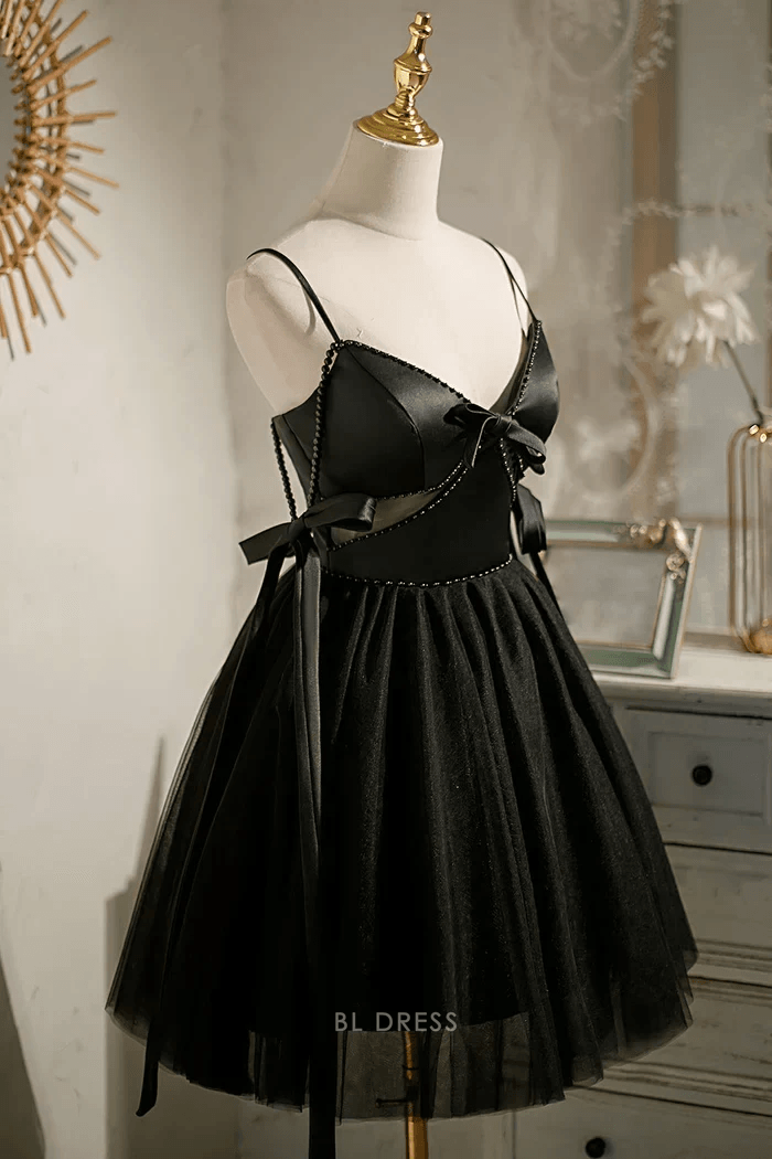 Chic A-Line Sweetheart Sleeveless Beaded Ribbon Black Short Homecoming Dress