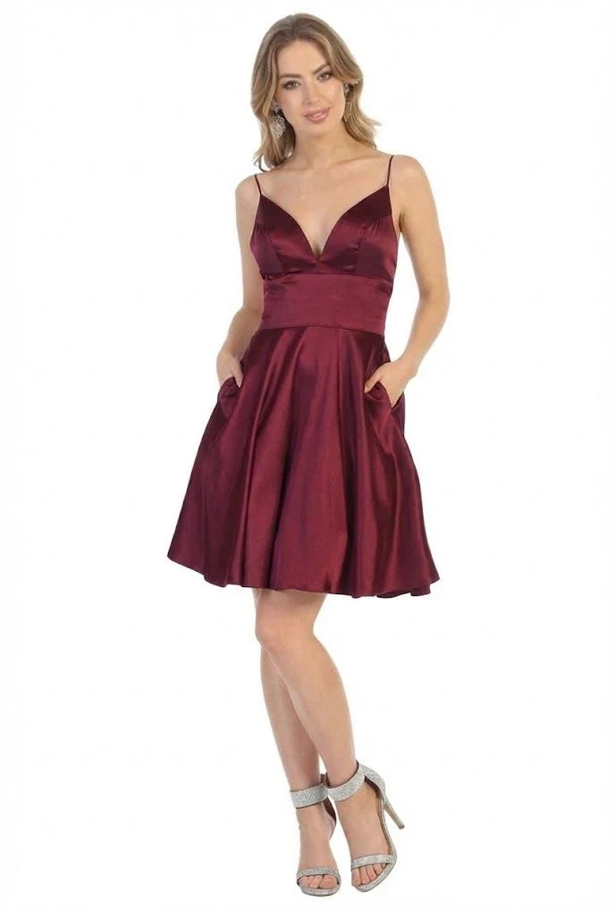 Chic A-Line V-Neck Sleeveless Pocketed Burgundy Short Homecoming Dress Women's