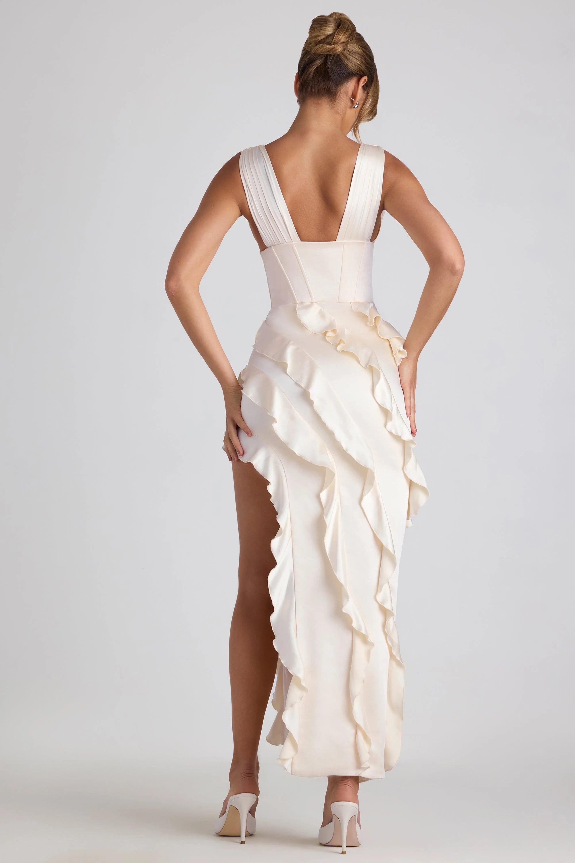 Chic Corset Deep V-Neck Sleeveless Ruffled Cream Maxi Prom Dress Women's Gown