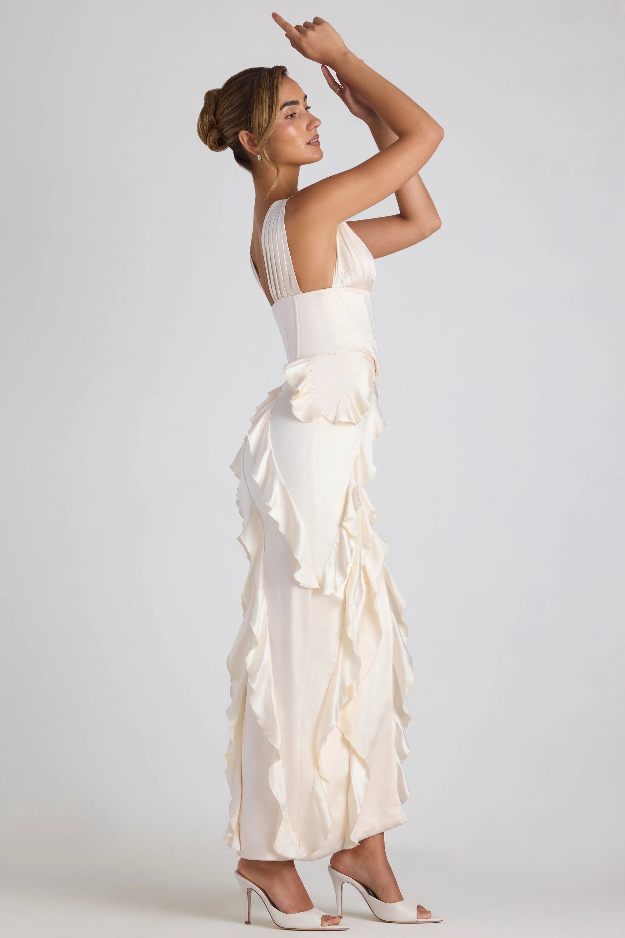 Chic Corset Deep V-Neck Sleeveless Ruffled Cream Maxi Prom Dress Women's Gown