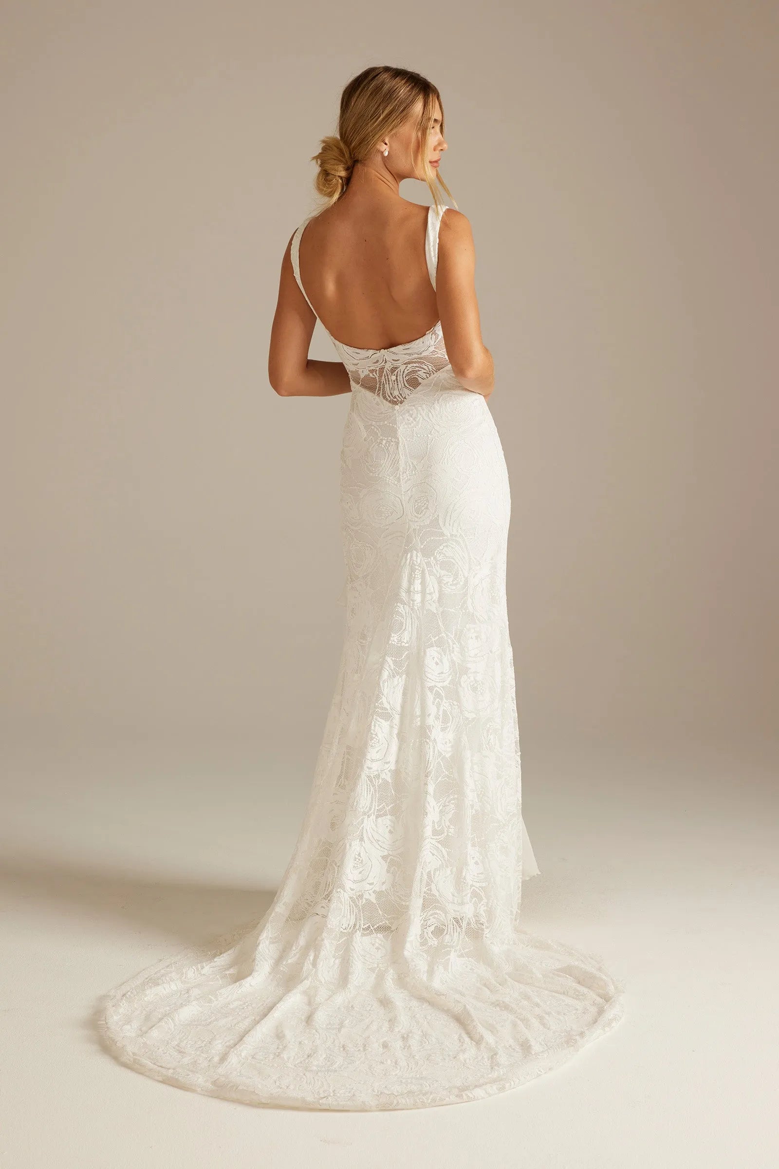 Chic Fitted Square Neck Sleeveless Ruffled Lace Ivory High-Low Wedding Gown