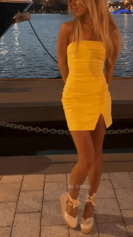 Chic Fitted Strapless Sleeveless Ruched Slit Yellow Mini Homecoming Dress
