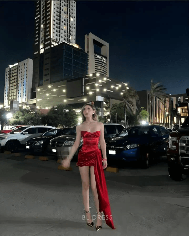 Chic Ruched Strapless Sleeveless Draped Red Mini Homecoming Dress for Women