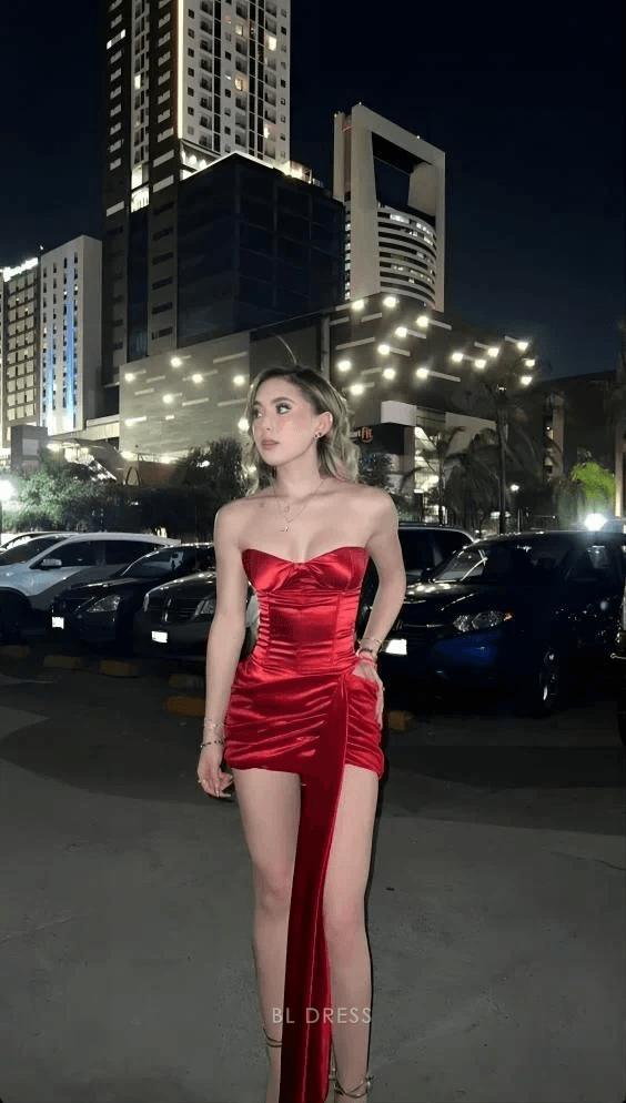 Chic Ruched Strapless Sleeveless Draped Red Mini Homecoming Dress for Women