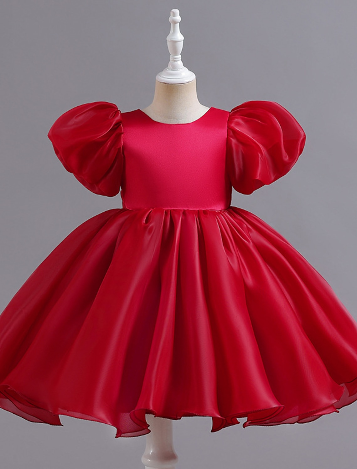 Elegant short prom dress in chiffon with open back.