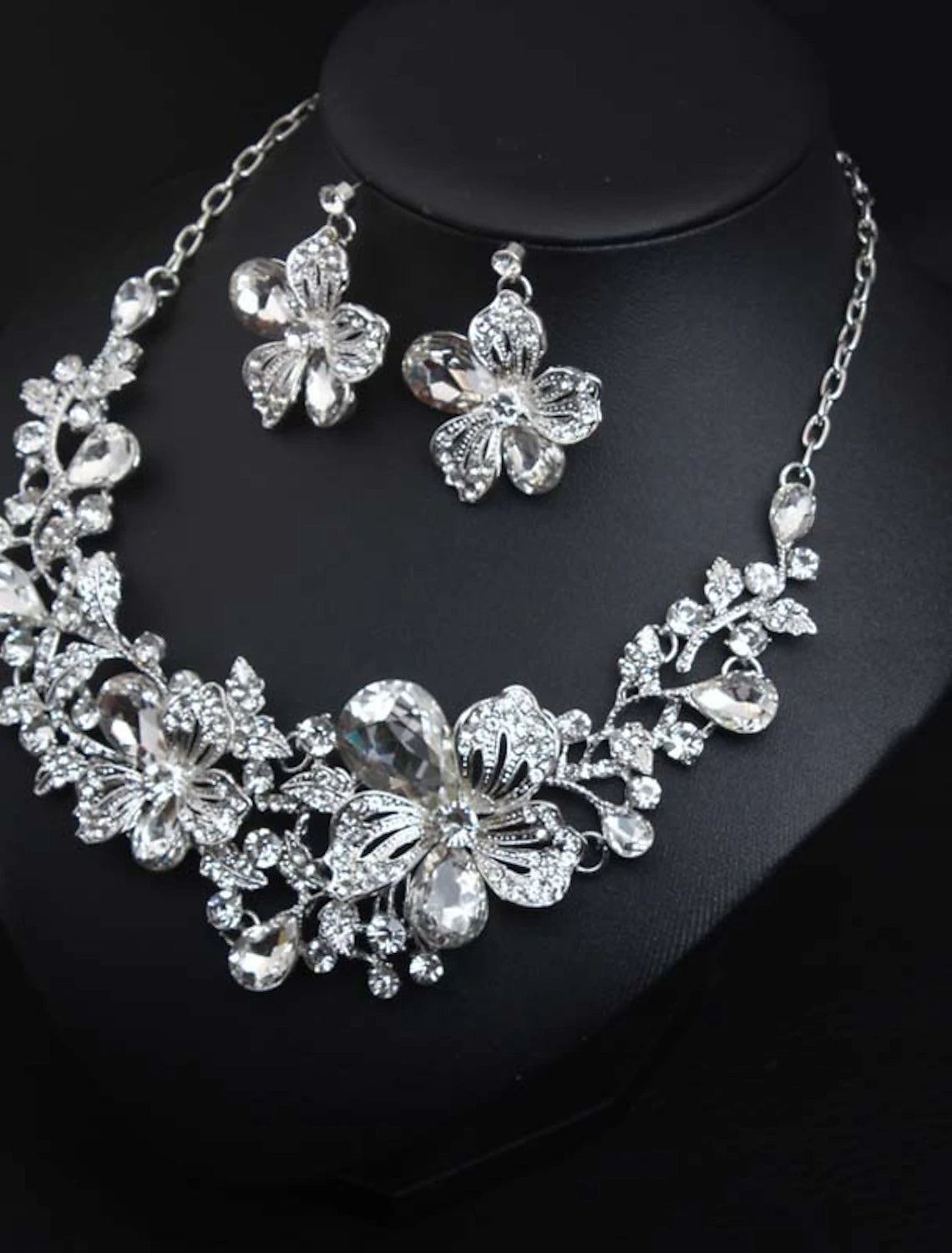 Sparkling cubic zirconia and rhinestone details on the jewelry set.
