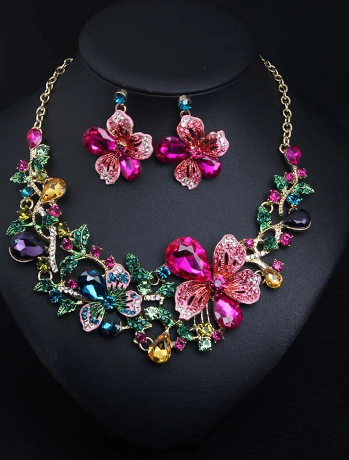Side view of the cubic zirconia flower necklace.