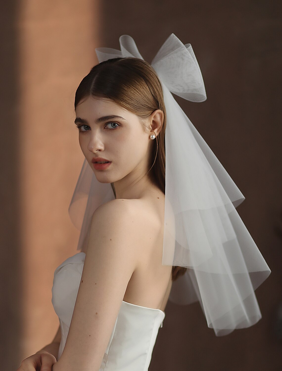 Side view of a delicate two-tier bridal veil.