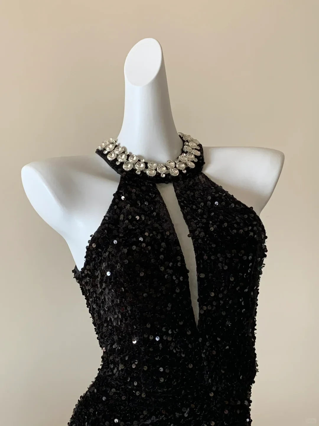 Dazzling Bodycon Halter Sleeveless Sequin Glamorous Black Short Homecoming Dress