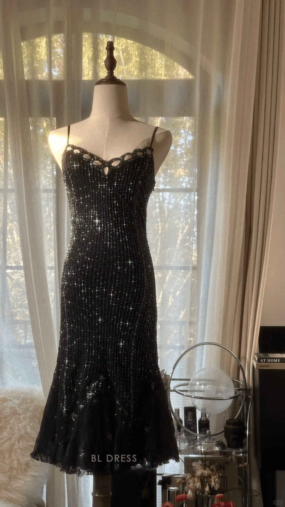 Dazzling Fitted Sweetheart Sleeveless Sparkly Elegant Black Midi Homecoming Dresses For Teens Gown