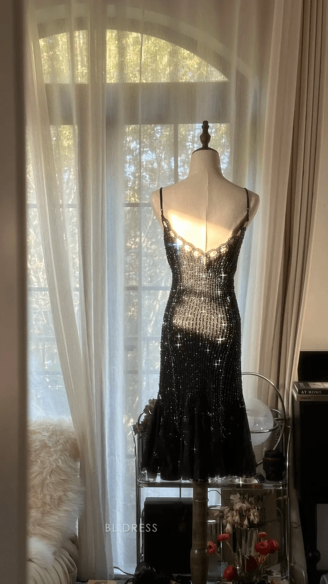Dazzling Fitted Sweetheart Sleeveless Sparkly Elegant Black Midi Homecoming Dresses For Teens Gown