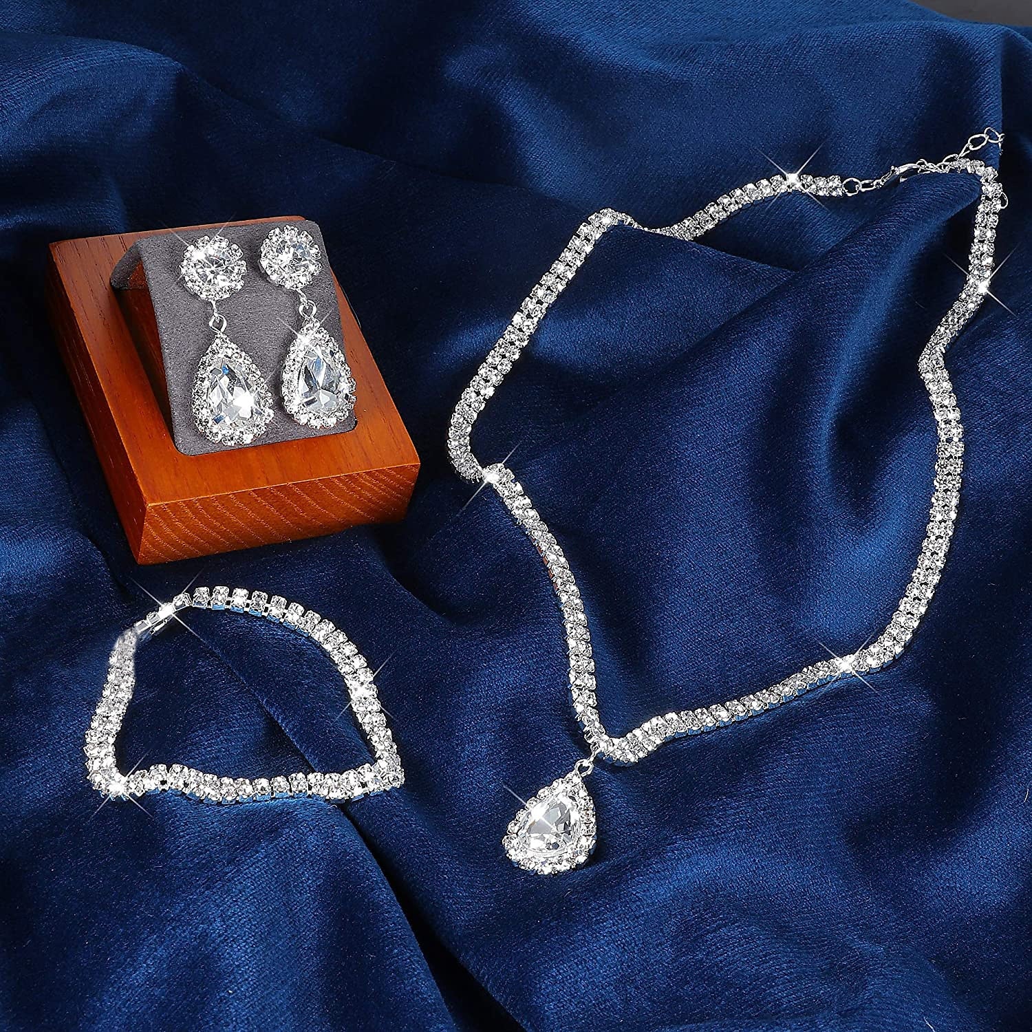 Elegant rhinestone bridal jewelry set with necklace, earrings, and bracelet.