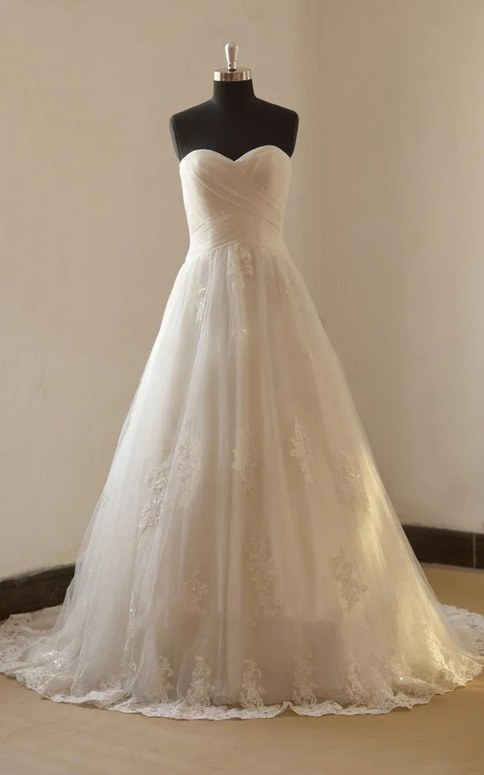 Elegant A-line lace wedding dress with a sweetheart neckline.