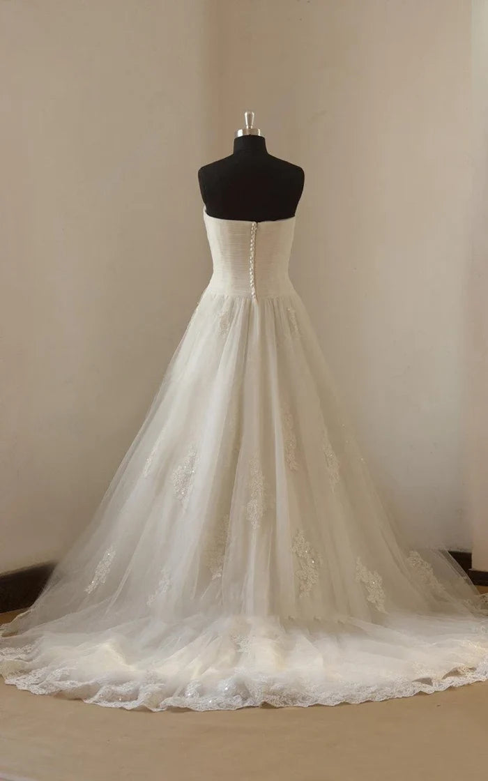 Back view of the A-line lace sweetheart wedding dress.