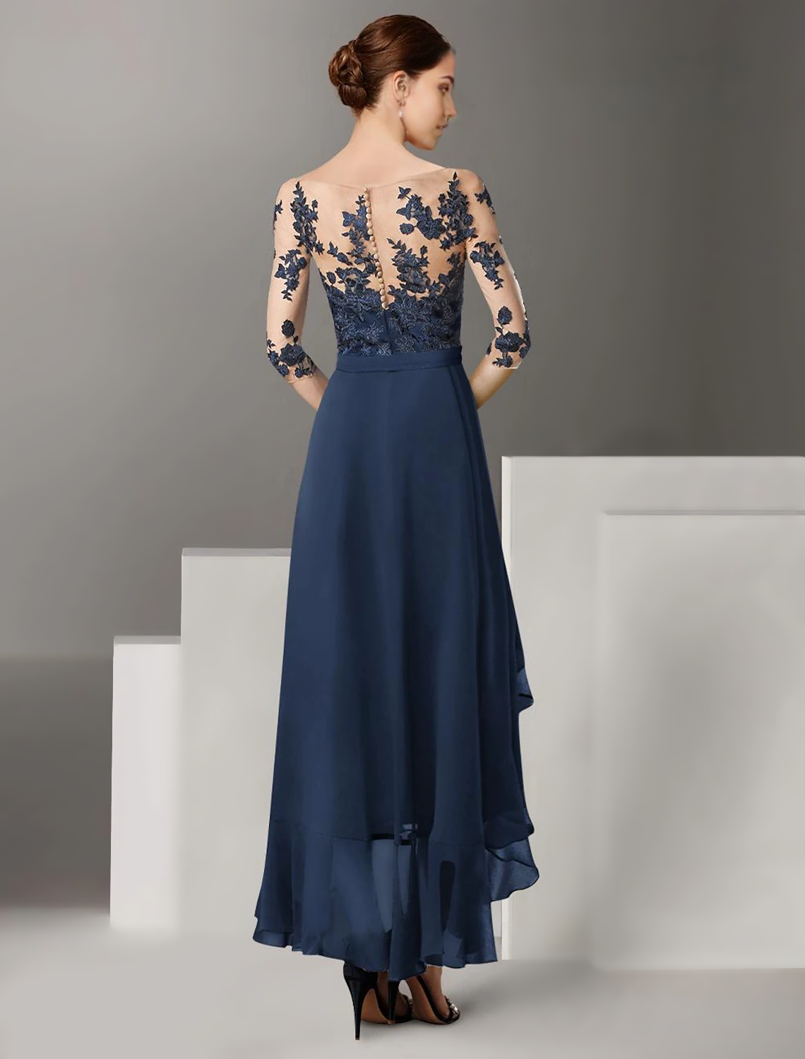 Mother of the bride dress featuring half sleeves and delicate appliques.