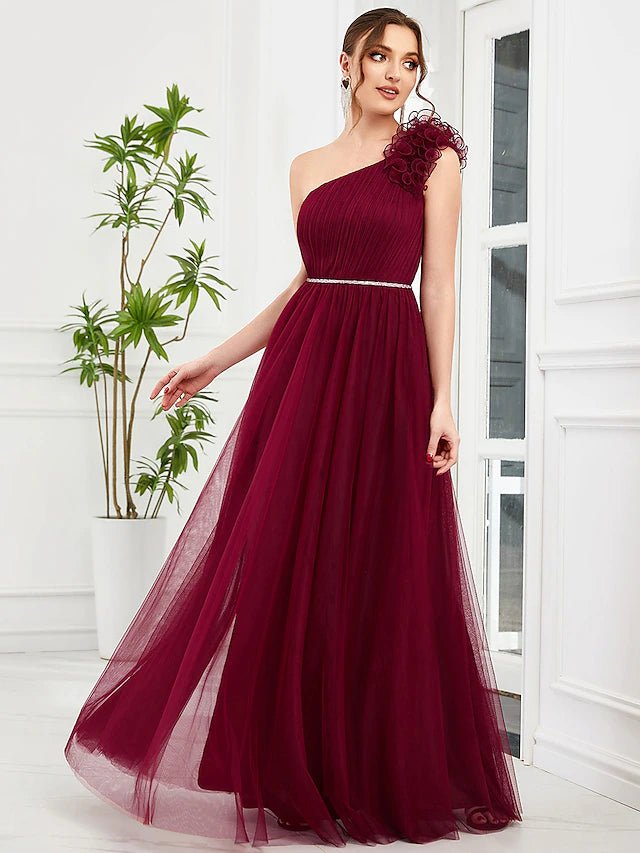 A-Line one-shoulder prom dress with appliques and tulle fabric.