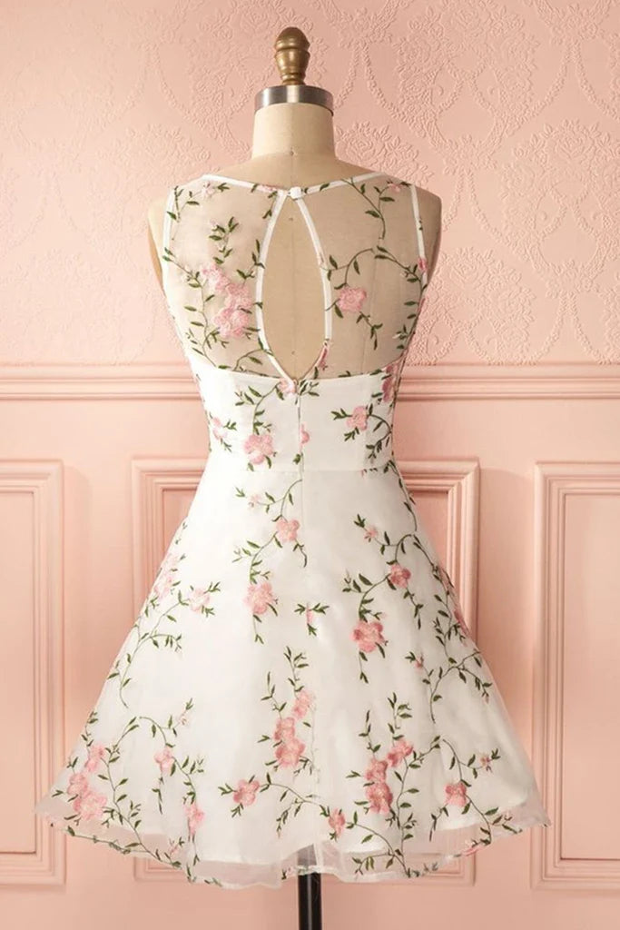 Close-up of the floral lace detail on the A-line short prom dress.