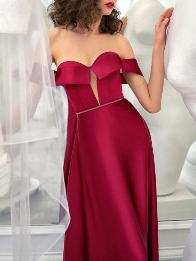 Elegant A-line floor-length dress with strapless neckline.