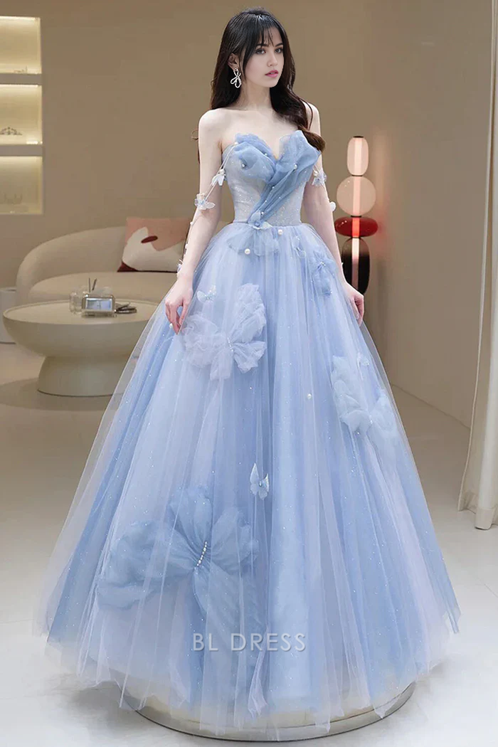 Blue A-line strapless tulle formal dress.