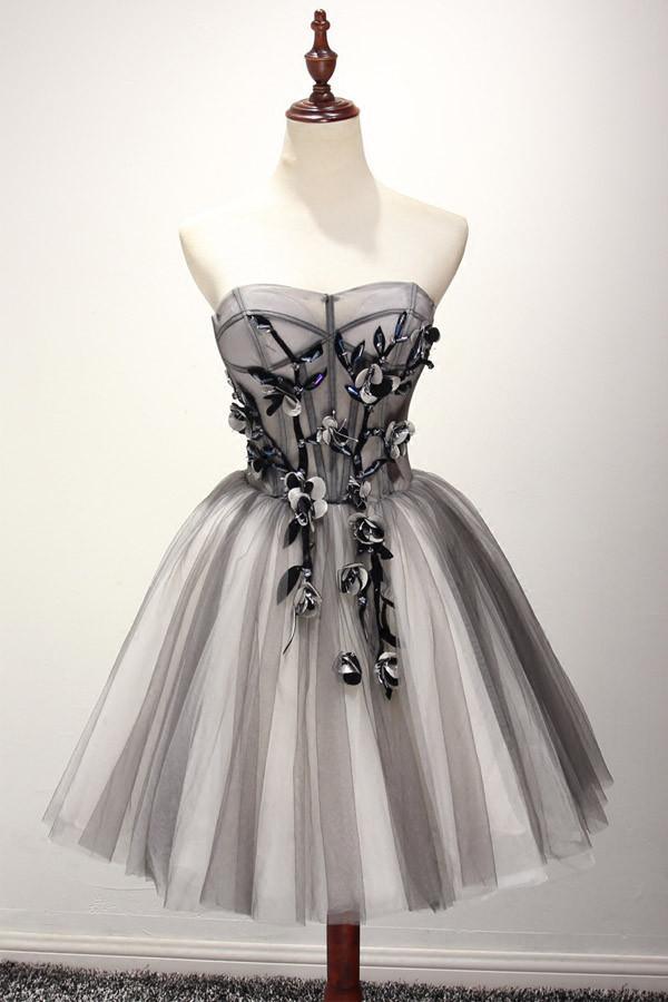 Model wearing a light blue A-line tulle short prom dress.