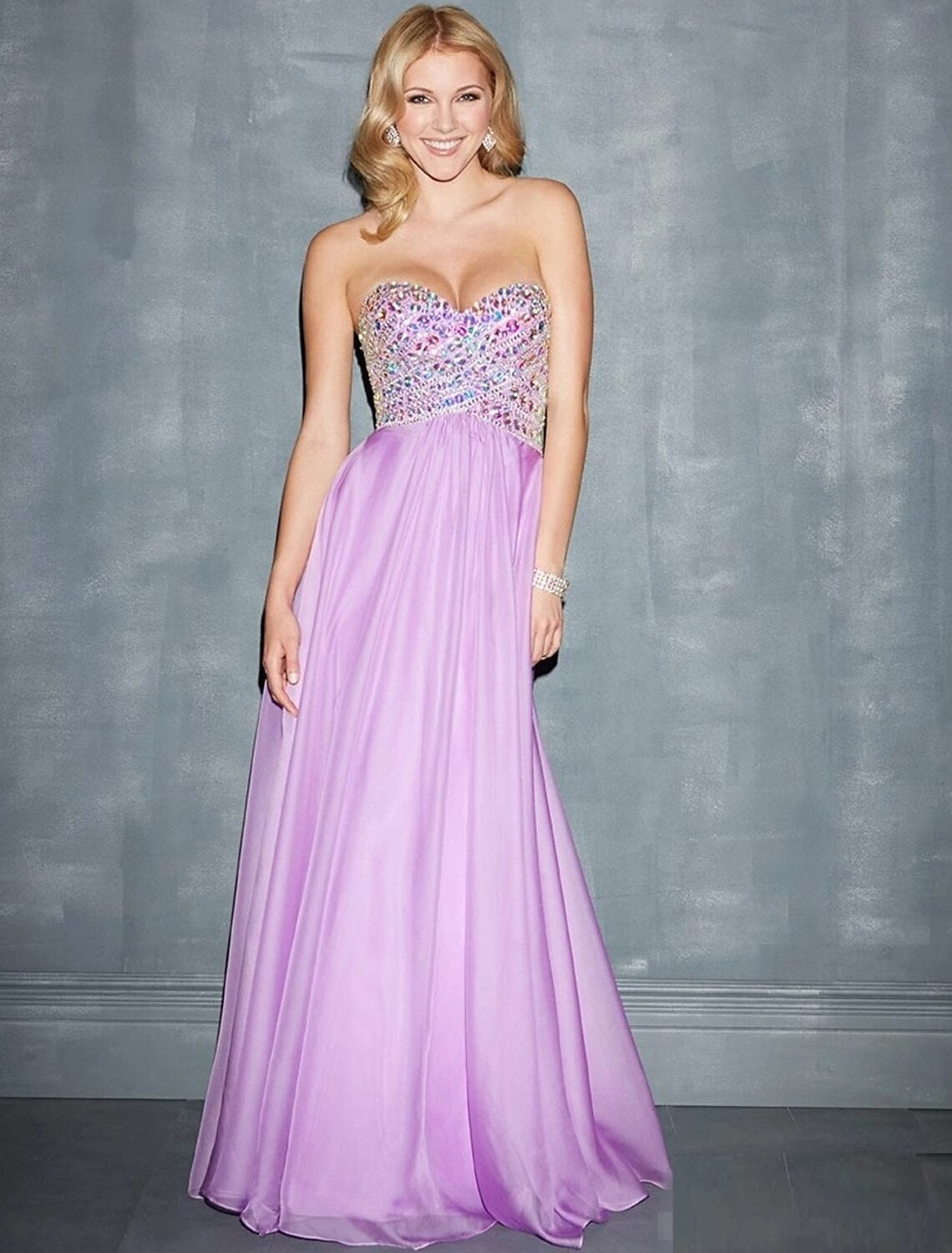 Elegant A-line sweetheart chiffon evening gown with glitter.
