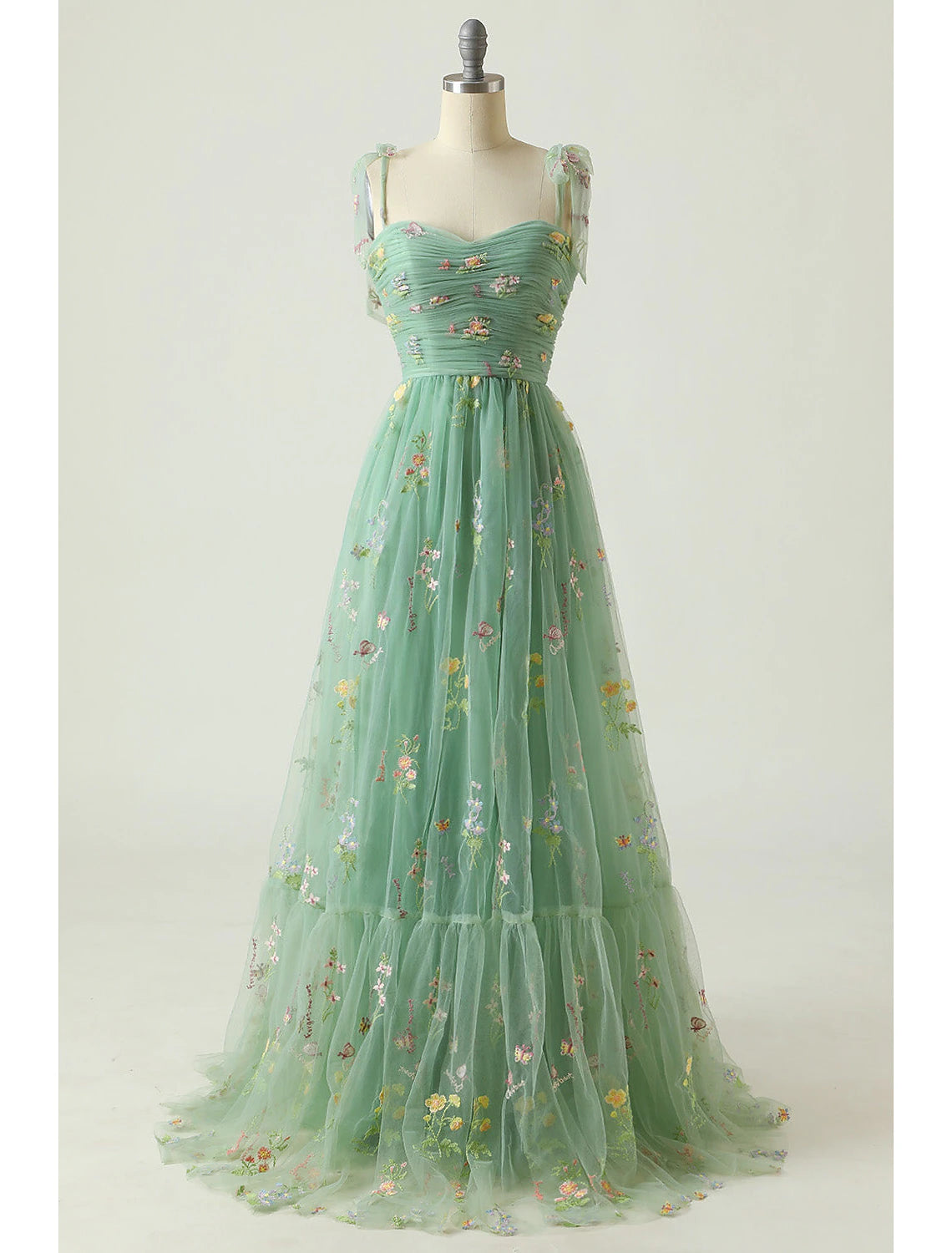 Elegant A-line floral lace prom dress with sweetheart neckline.