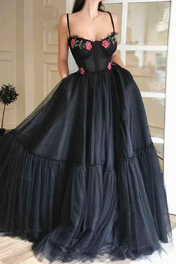 Model wearing an elegant A-line sweetheart neck long prom dress made of tulle and lace.