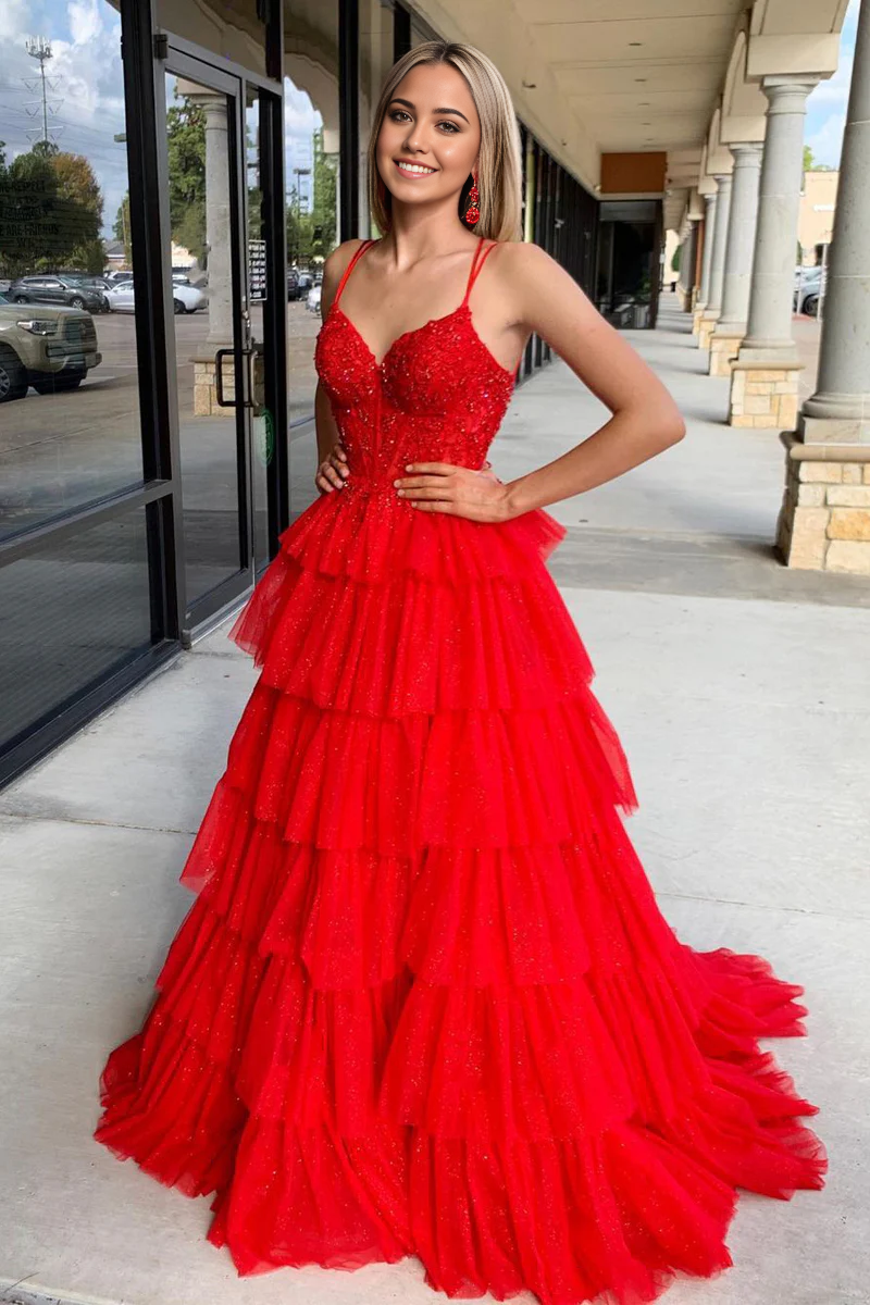 Back view of the red A-line sweetheart tulle prom dress with appliques.