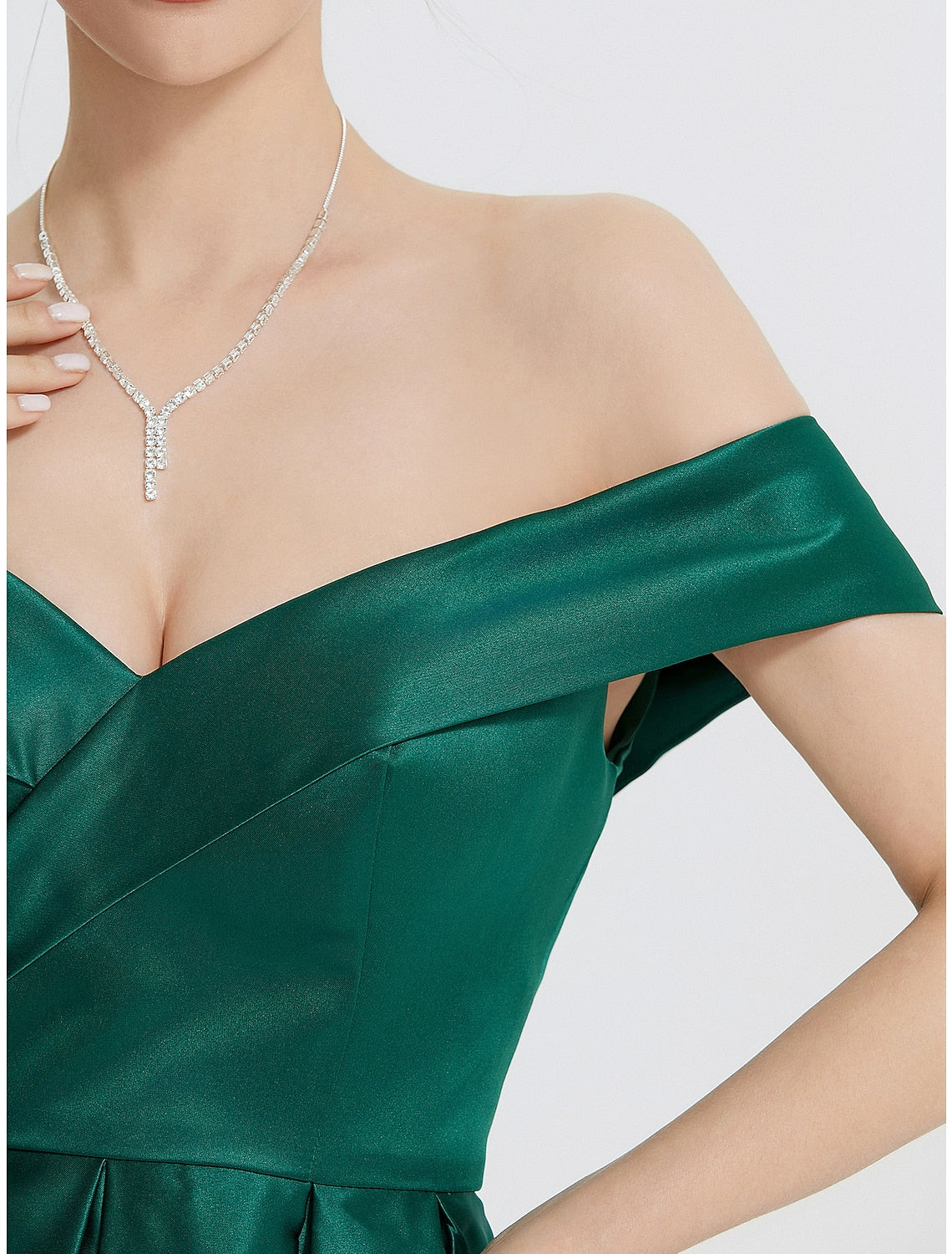 Model posing gracefully in the sleeveless sweetheart prom dress.