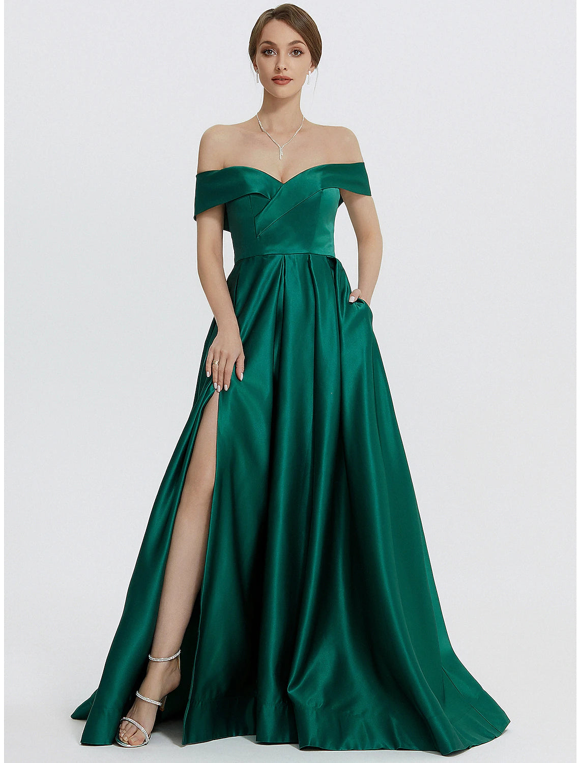 Detail of the sweetheart neckline and A-line silhouette of the dress.