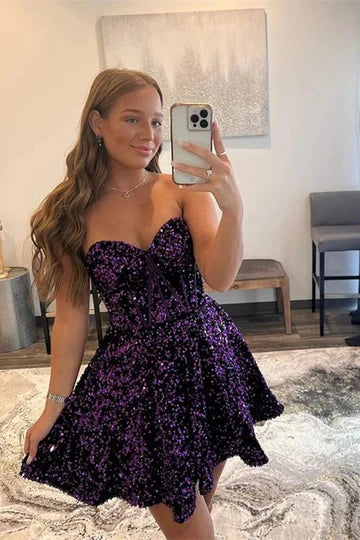 Elegant A-line sweetheart short homecoming dress.