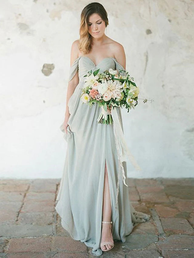 Elegant A-line chiffon bridesmaid dress with sweetheart neckline and short sleeves.