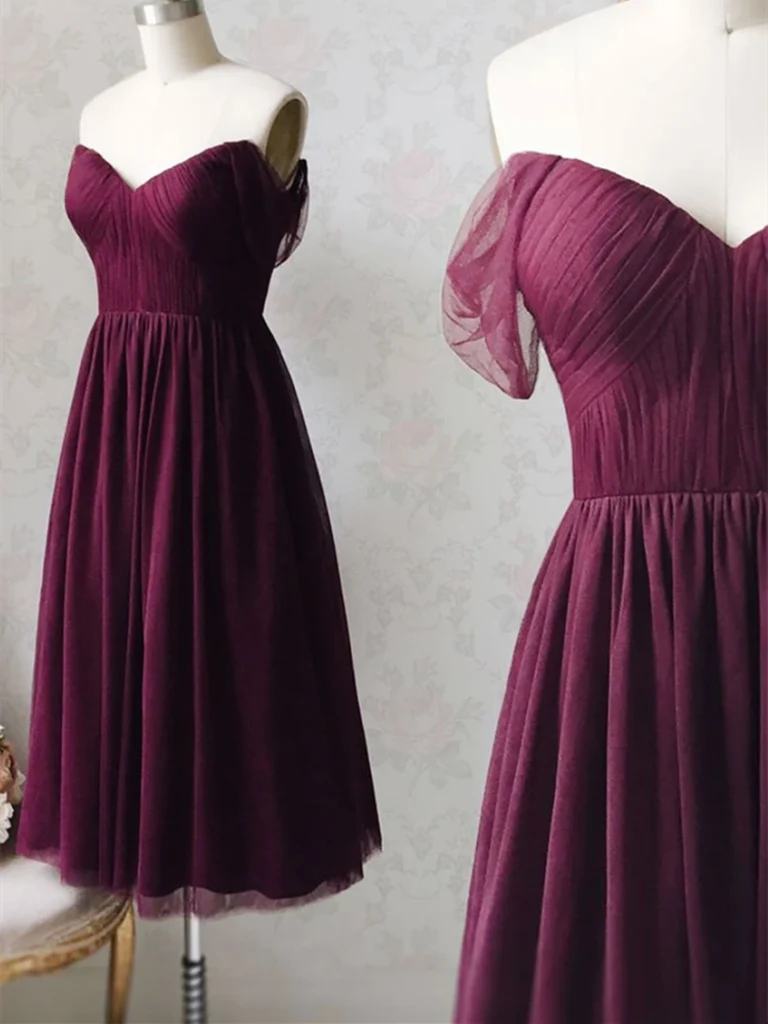 Light pink A-line short prom dress with sweetheart neckline and spaghetti straps.