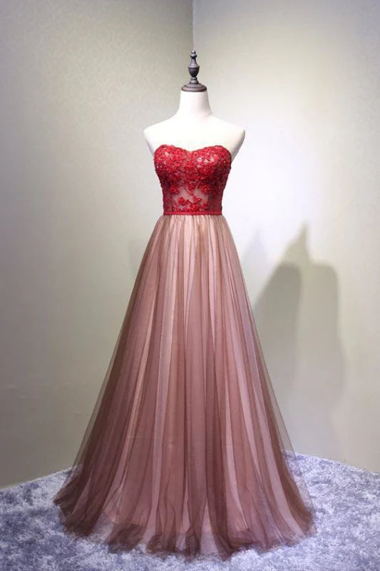 Model wearing an elegant A-Line sweetheart tulle and lace floor-length prom dress.