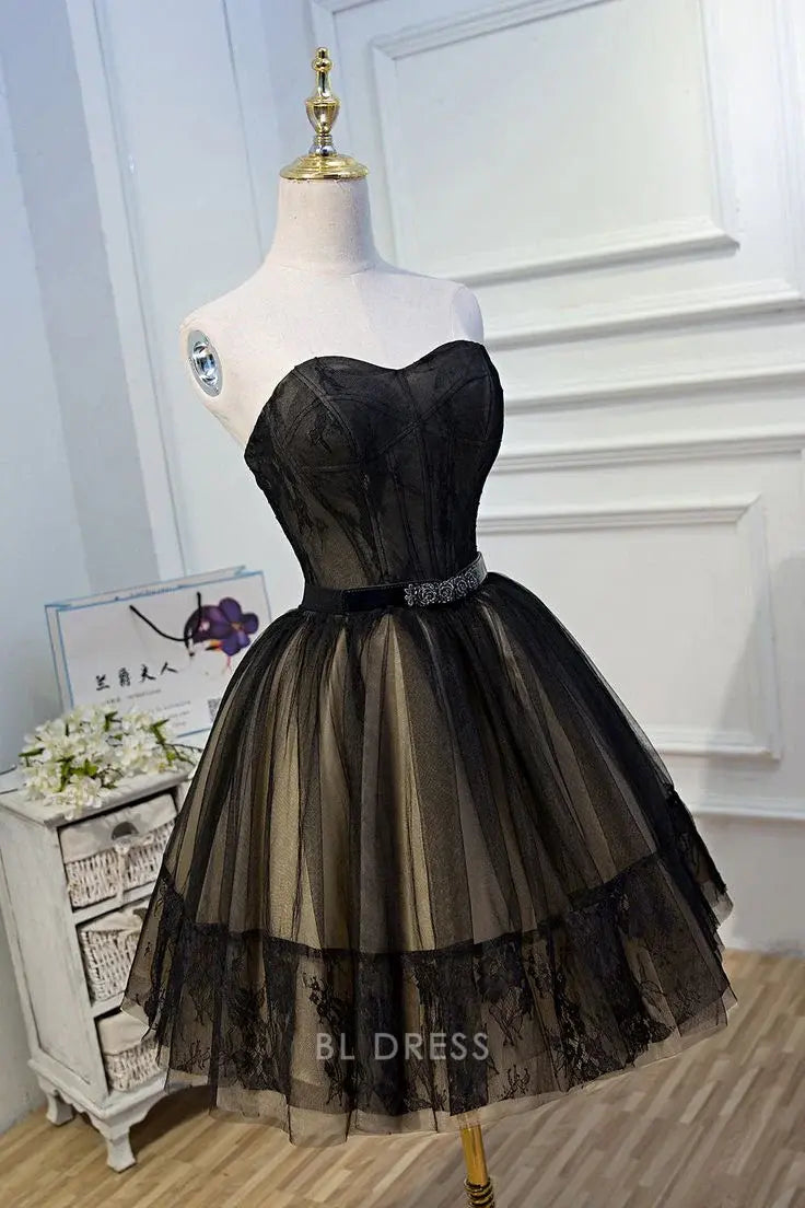 Side view of an A-line sweetheart tulle short dress on a model.