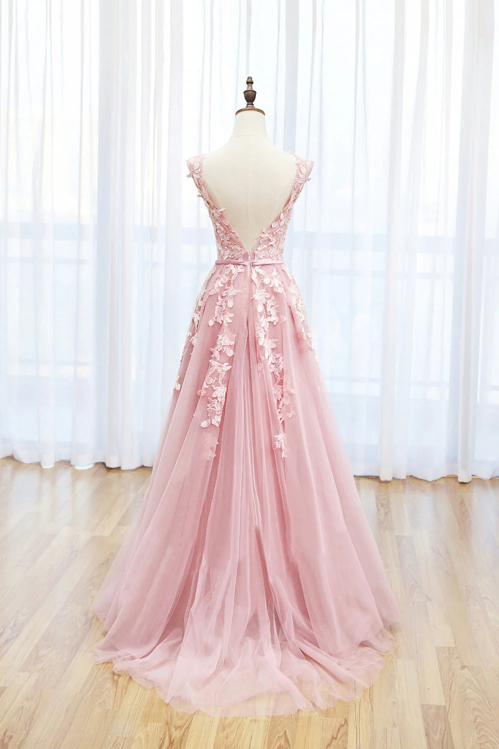 Side view of an elegant A-line tulle lace long prom dress.