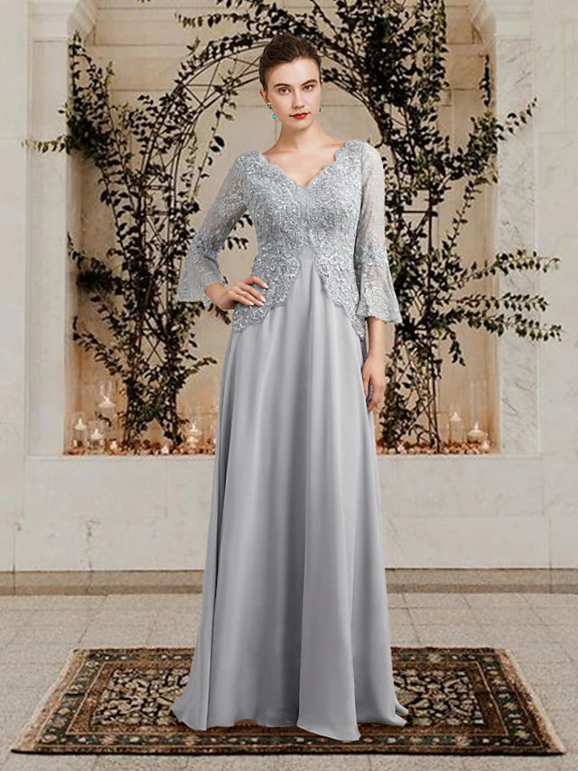 Elegant A-line Mother of the Bride dress in chiffon and lace with V-neck and 3/4 sleeves.
