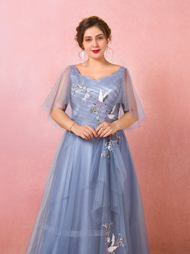 Detail of the half sleeve and satin fabric of the formal dress.