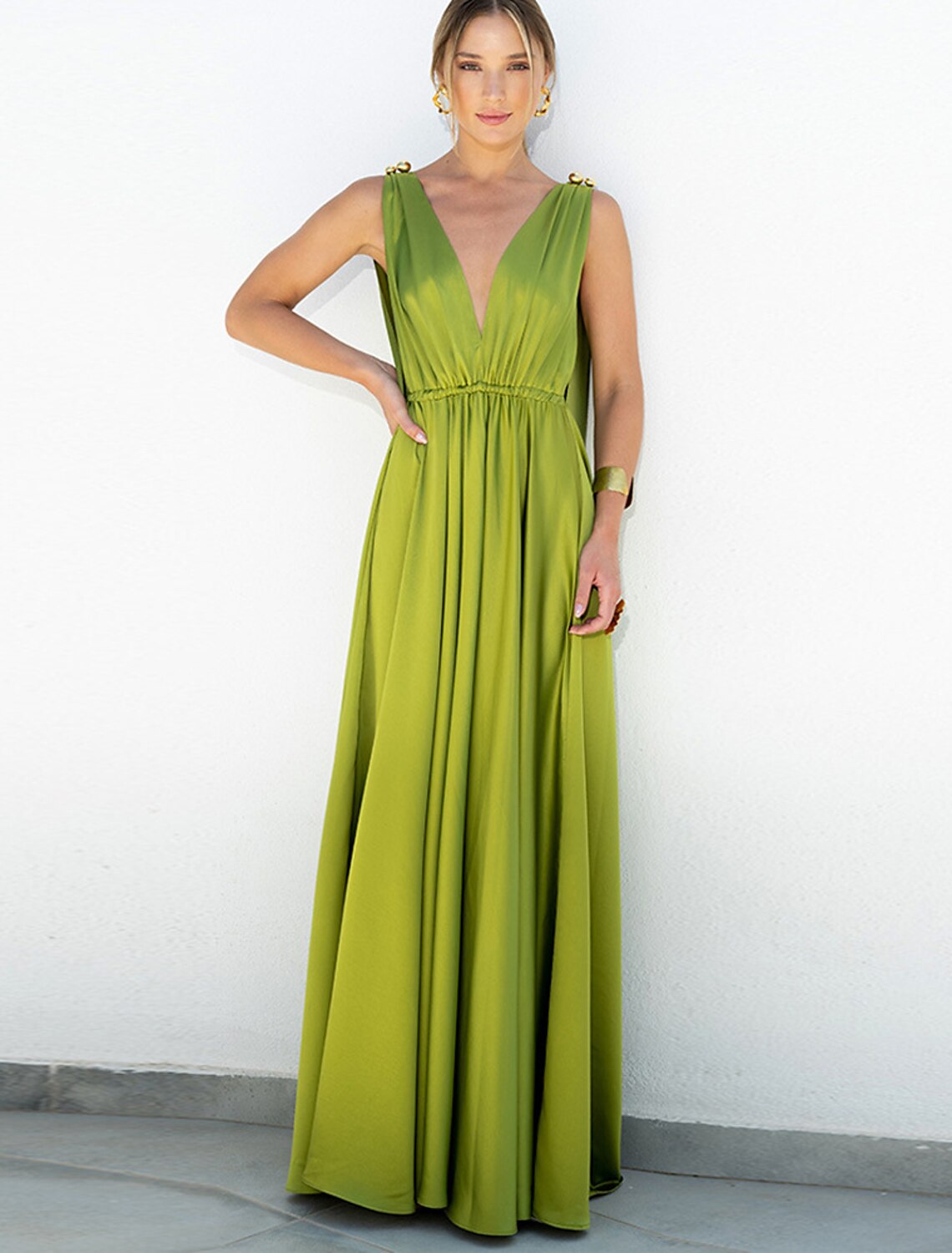 Elegant A-Line V-neck chiffon party dress with pleats and a sweep train.