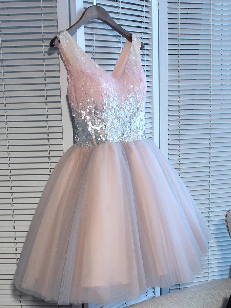 A-line V-neck short prom dress.