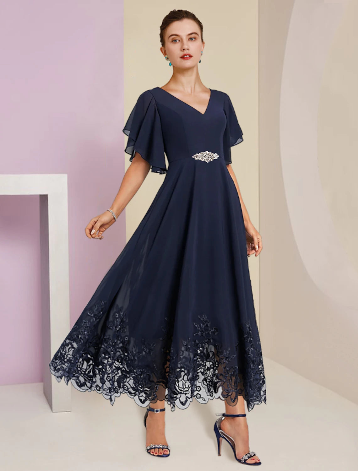 Elegant A-line mother of the bride dress with V-neck and short sleeves.