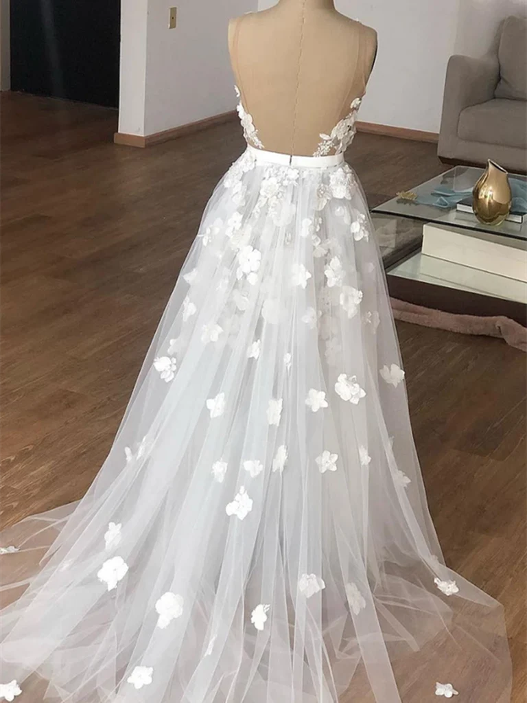 Back view of the elegant A-line tulle lace long dress.