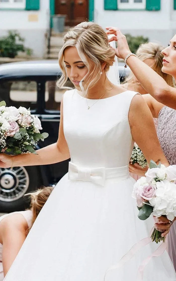 Elegant A-line tulle ballgown wedding dress with a flowing skirt.