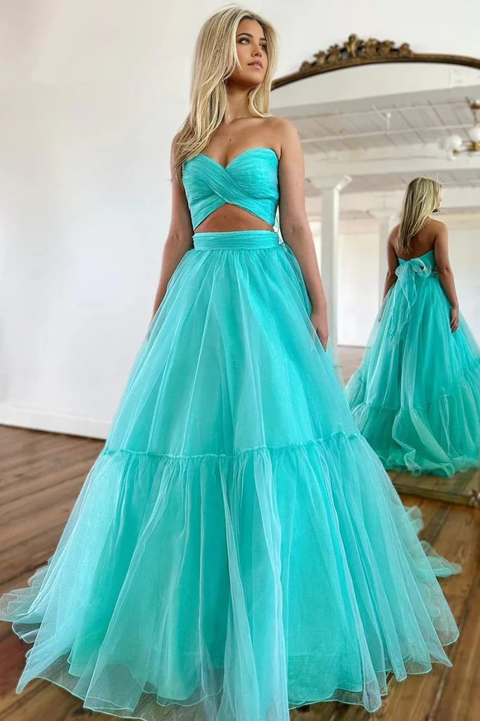 Elegant A-line off-shoulder tulle prom dress in mint green.