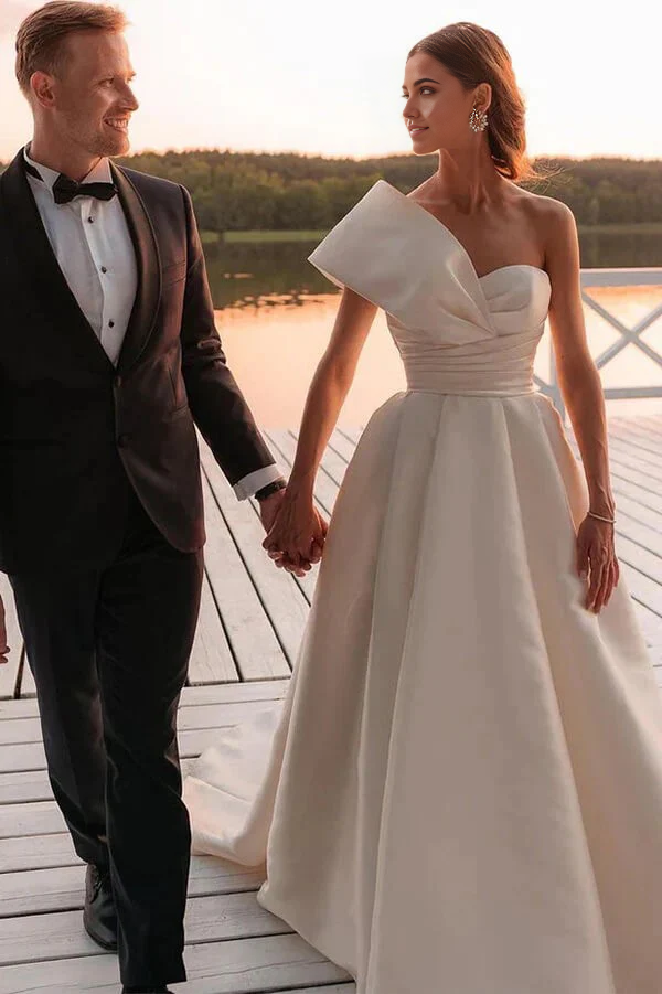 Elegant A-line one-shoulder vintage wedding dress with court train.