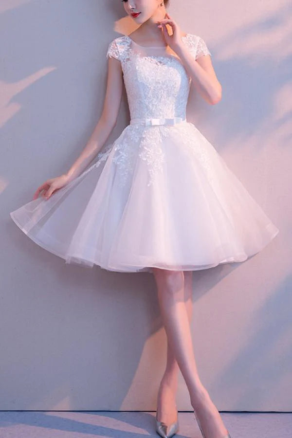 Elegant A-line tulle lace homecoming dress with appliques and scoop neck.